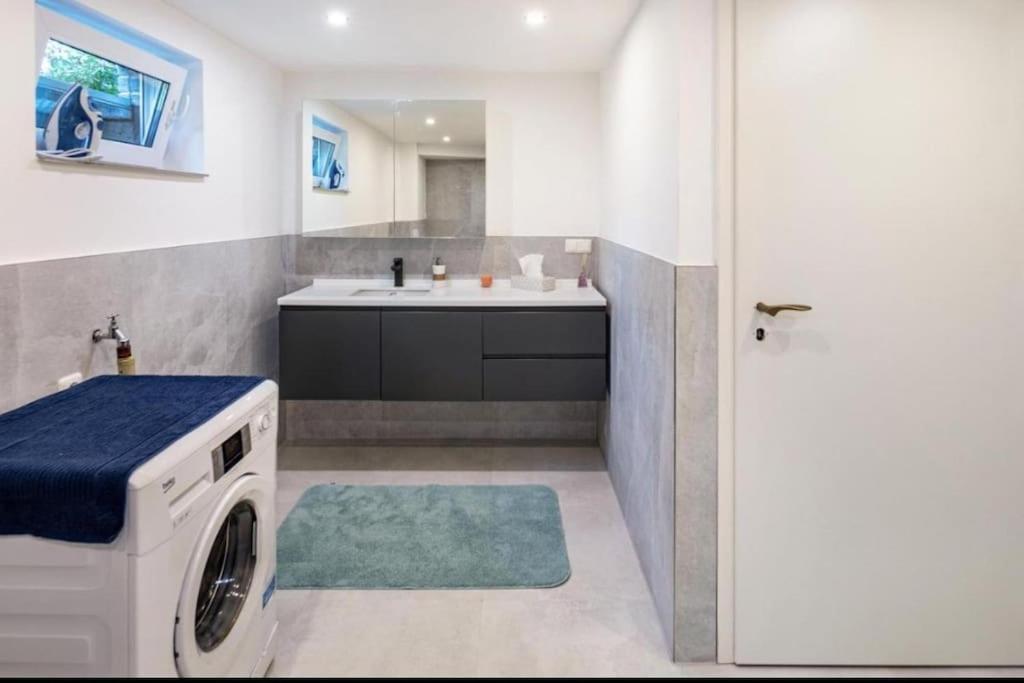 Cityloft Kassel 1 - Zentrale Unterkunft Fuer Gruppen Bis 7 Personen - Parkplatz - Netflix Kültér fotó